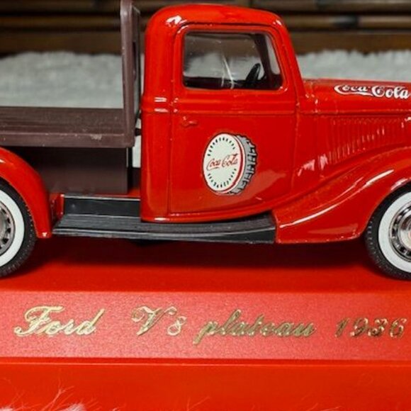 Vintage Coca-Cola Red Metal 1936 Ford V8 Plateau in Case Made in France - Picture 12 of 16